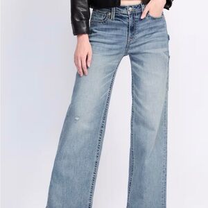 Miss Me Light Blue Callie Cargo Wide Leg Jeans Size 30. Inseam is 30 inches.